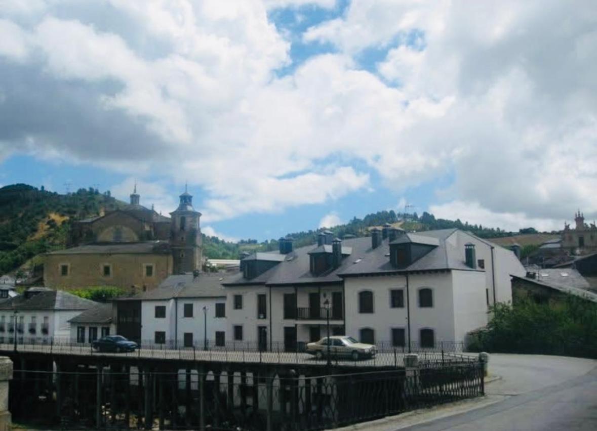 Hotel & Restaurante El Casino Villafranca Del Bierzo Exteriör bild